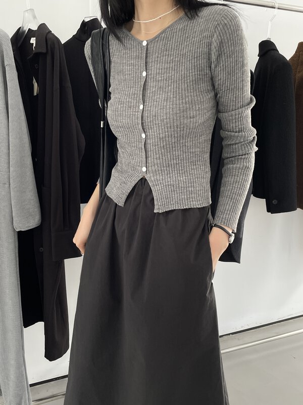 Early autumn new style, exclusive [CLEAN SPACE] solid color slim fit cropped knitted cardigan 27860# CQW