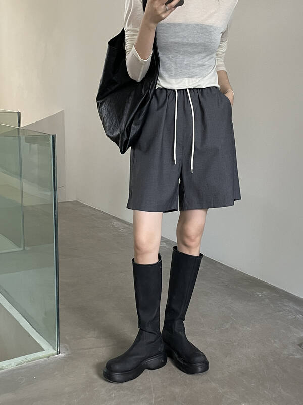 【CLEAN SPACE】Solid Color Loose Elastic Waist Casual Shorts 33136# CQW