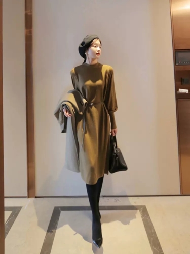 Light luxury high-end women's clothing temperament with a coat bottom layer with a mid-length knitted sweater dress for women's autumn and winter