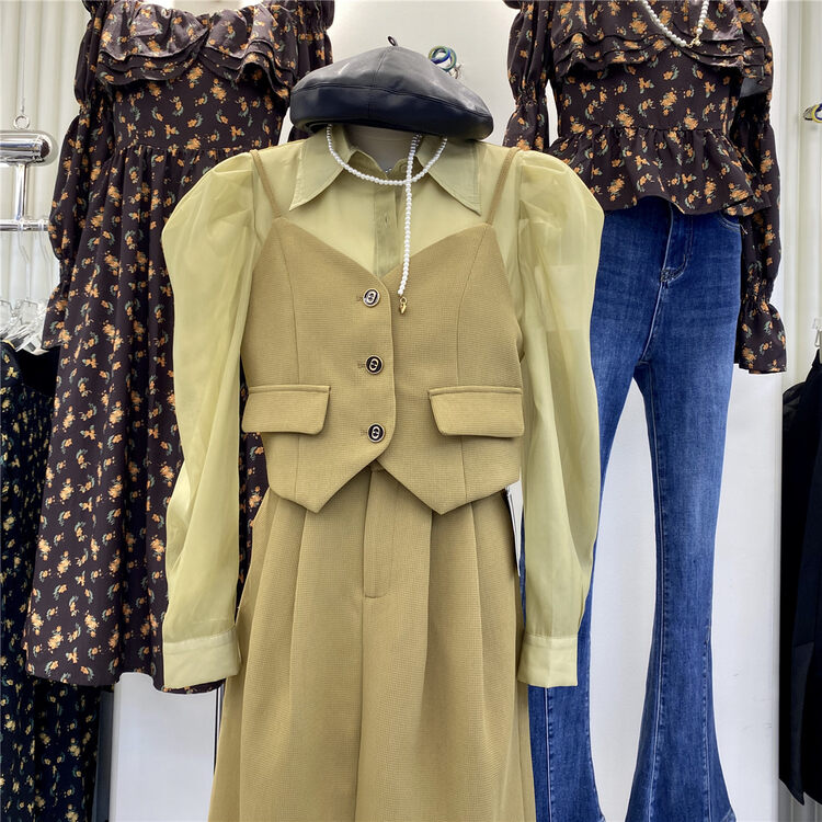 New in autumn! [HS Korea custom] temperament commuter puff sleeve shirt + single-breasted camisole suit 37093# HJY