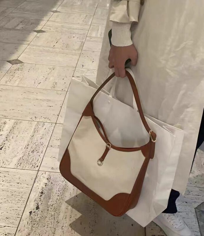 【DOUBLE C】Korean version of retro style contrast color stitching large-capacity shoulder bag 3001# CYQ