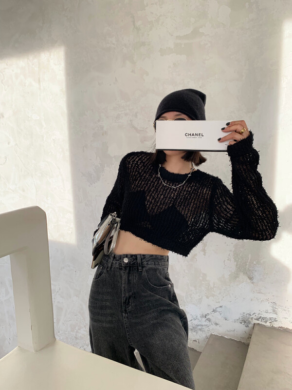 【UNITY】Early autumn hot girl short cutout top female small green knitted sweater three colors Q17007