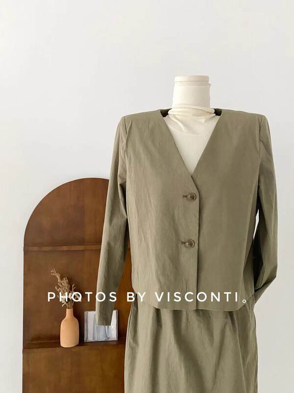 New in early autumn! [C Ouni] V-neck single-breasted temperament short coat C360-L9677# GYJ
