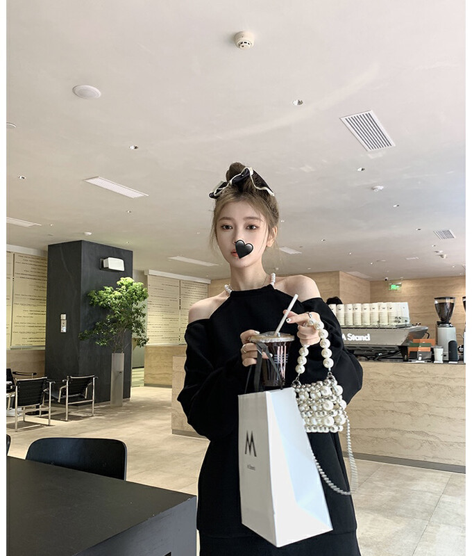 New in early autumn!【RASION】Fashionable design halter neck loose off-the-shoulder sweater (with pearl chain) (without bag) 5311# LSL