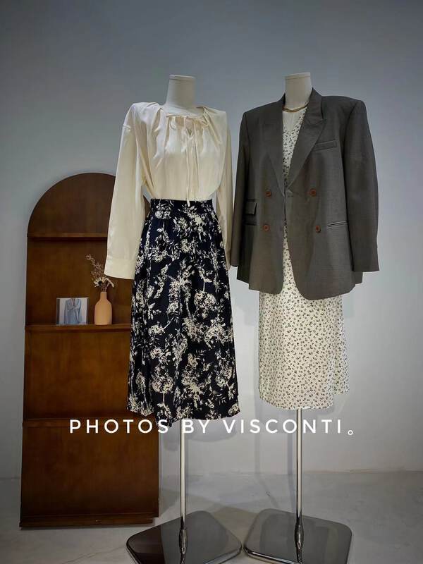 New in early autumn! [C Ouni] Romantic small floral V-neck waist mid-length dress C368-33606# GYJ