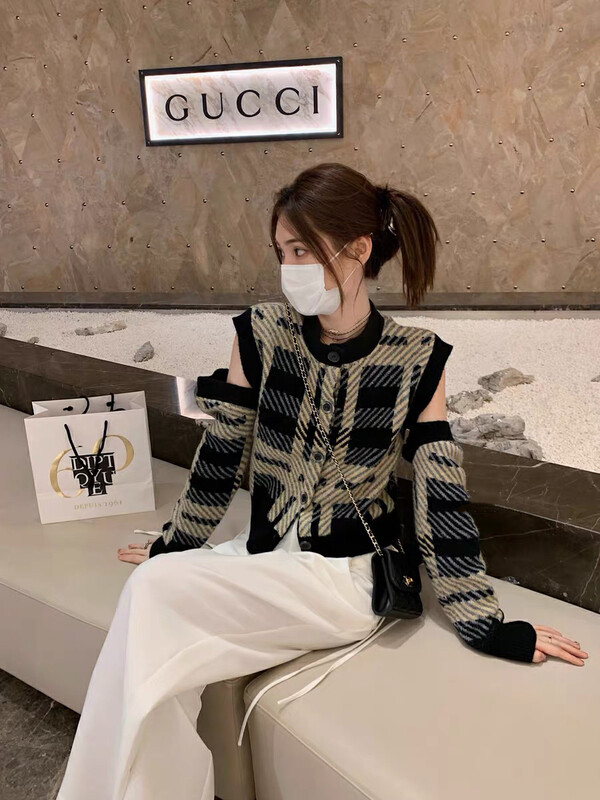 New in autumn!【SAVAGE】Retro all-match round neck off-shoulder design plaid warm sweater E9523# WPL