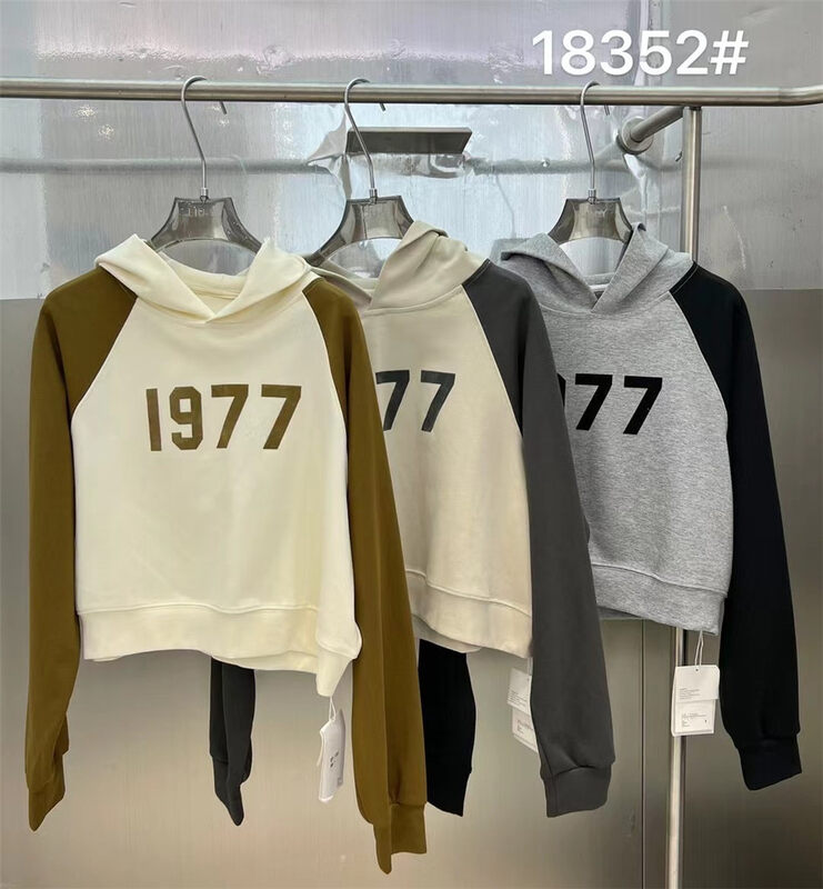 Autumn is new! [LIU-Y] Sleeve color-block letters hooded long-sleeved T-shirt 18352# XJ