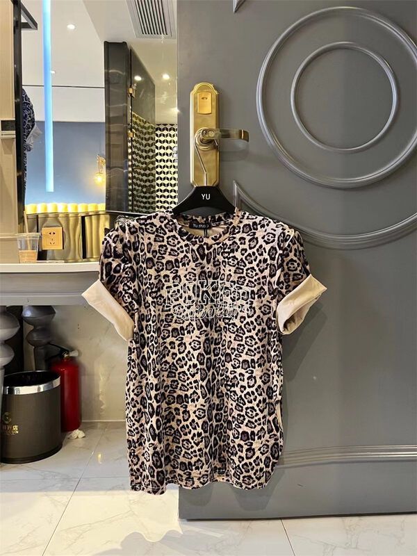 New in autumn! [YU] Leopard velvet alphabet short-sleeved T-shirt 36882# JJ