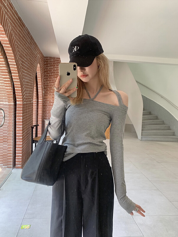 New in early autumn! [SAVAGE] French hot girl one-shoulder hanging neck long-sleeved T-shirt E9368# WPL