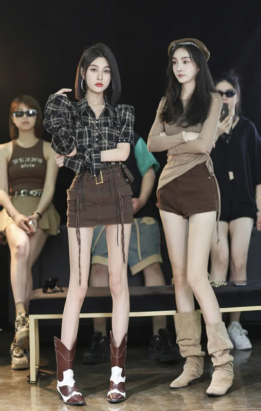 New in early autumn! [SAVAGE] Hot girl style retro high waist pocket strap design A-line skirt (with belt) E9511# WPL