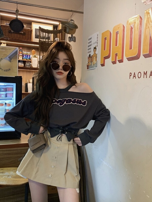 New in early autumn! [SAVAGE] French hot girl style round neck off-shoulder design sweater (with waist rope) E9503# WPL