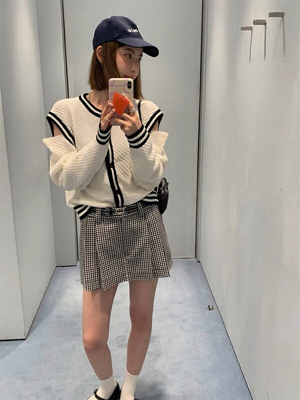 New in autumn!【SAVAGE】French small fragrance round neck contrast color knitted cardigan E9516# WPL