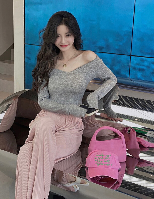 New in early autumn! [SAVAGE] French hot girl pure desire style V-neck long-sleeved T-shirt E9319# WPL