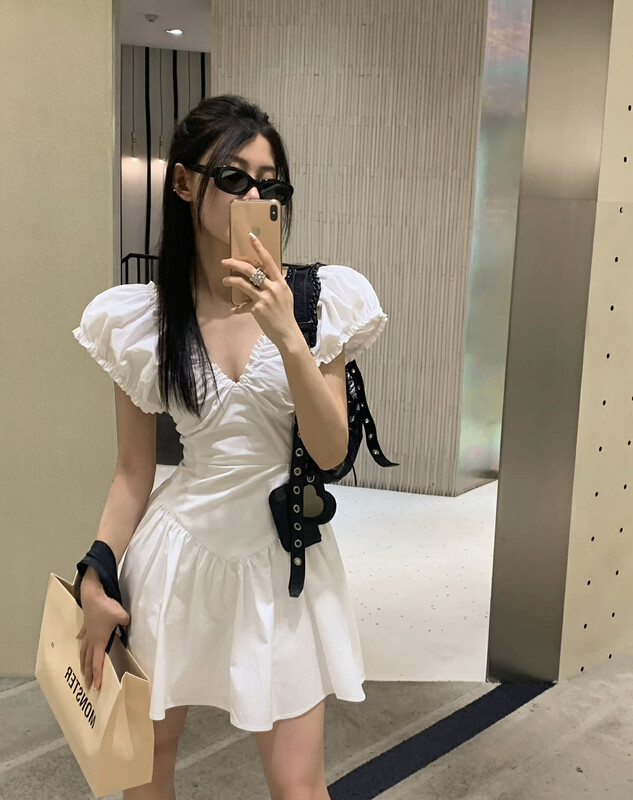 【SAVAGE】Sweet and spicy style high-end V-neck pleated waist and slim little flying sleeve dress E9215# WPL