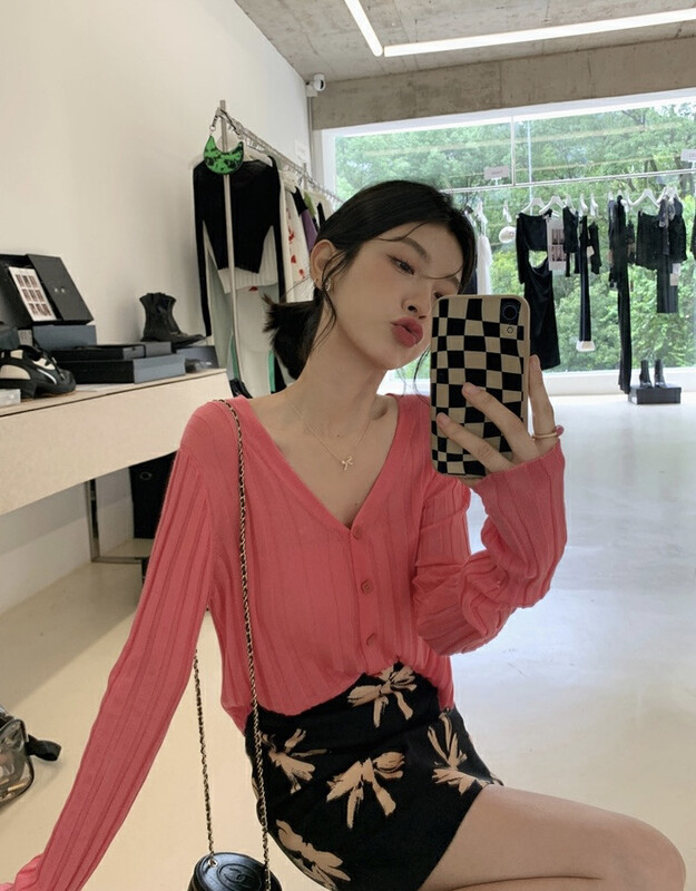 New in early autumn! [SAVAGE] Korean sweet and spicy style all-match V-neck pit stripe slim long-sleeved single-breasted candy-colored knitted cardigan E9199# WPL