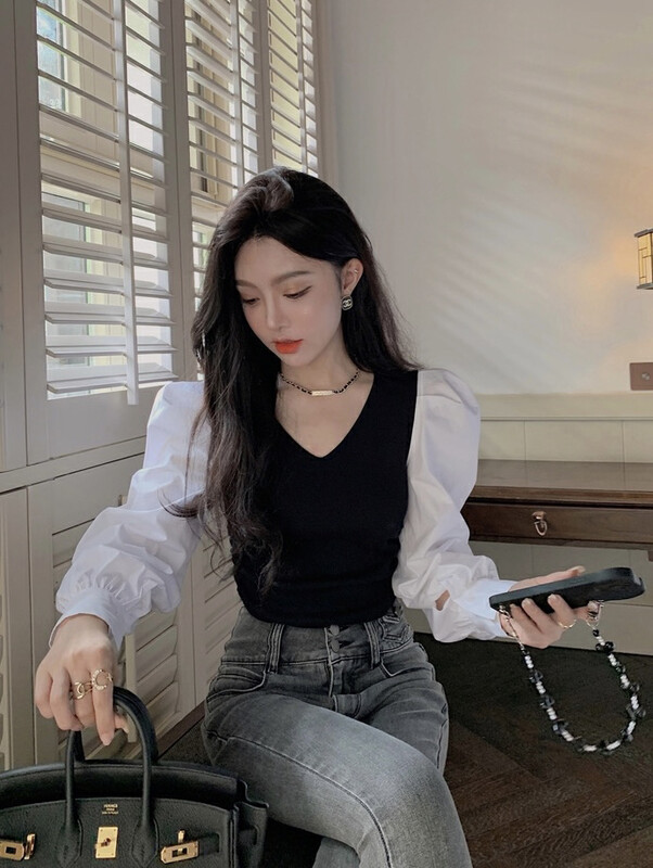 New in autumn! [SAVAGE] French hot girl style classic black and white contrast color pleated niche design shirt E9633# WPL