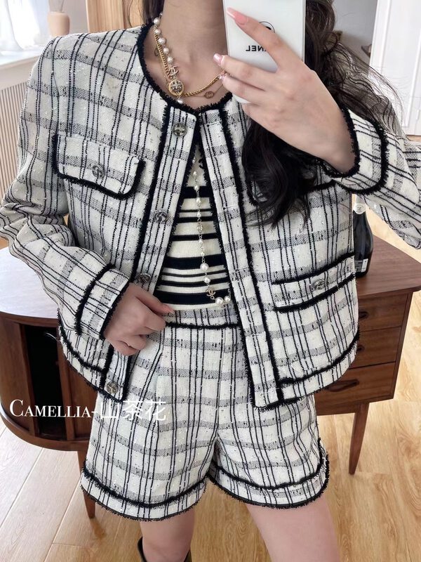 Autumn is new! [CAMELLIA] Xiaoxiang style round neck short jacket + high waist casual shorts suit 9879# HJY