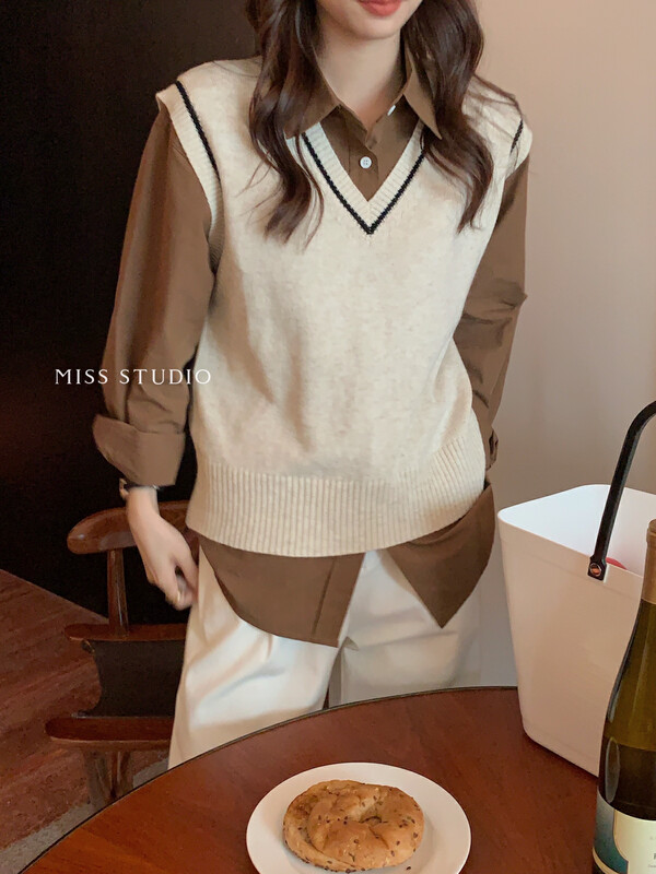 【MISS】Korean version v-neck contrast color wool knitted sweater vest C2042