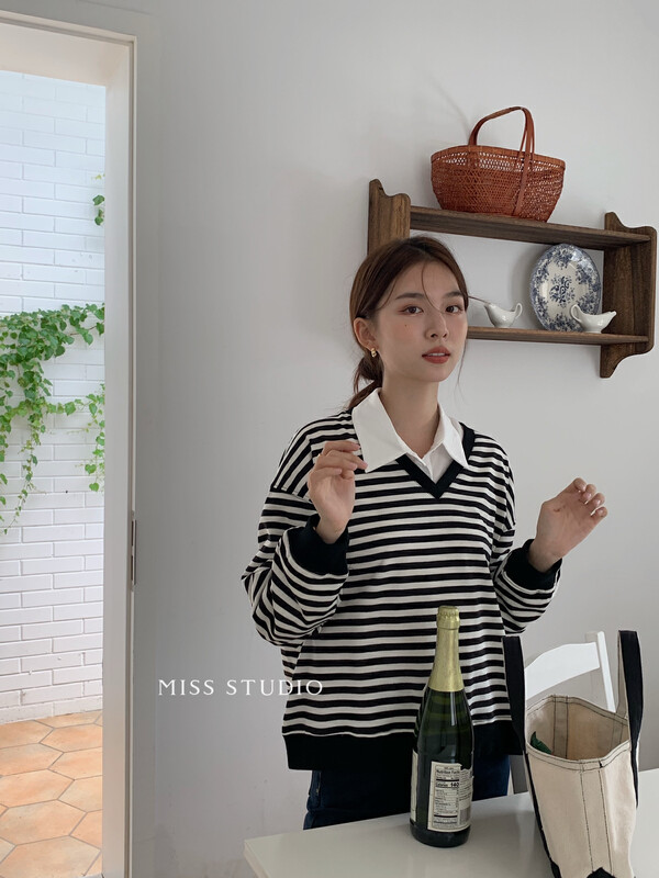[MISS] Korean V-neck inter-color striped casual sweater Y8919