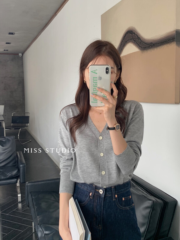 【MISS】Korean version v-neck skin-friendly wool all-match inner knitted sweater C2057