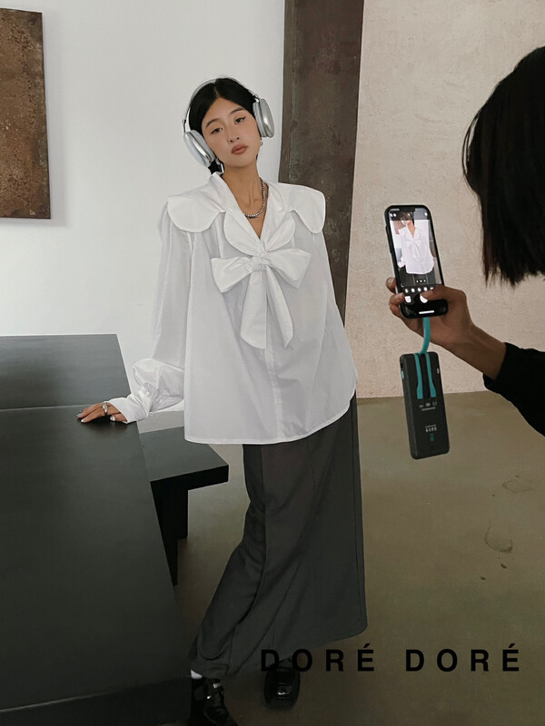 New in early autumn!【DORE DORE】Irregular neckline bow shirt 1331# OZQ