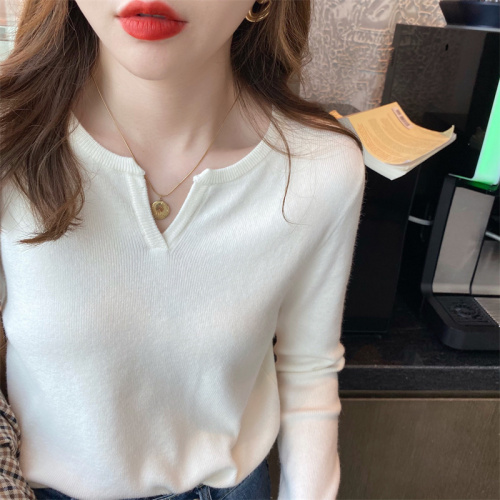 V-neck bottoming shirt women's thin section 2022 early autumn new style with foreign style spring and autumn all-match sweater loose knitted sweater