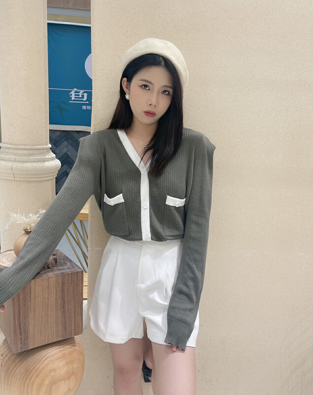 New in autumn!  【S.J】Casual and simple V-neck contrast color knitted cardigan 2810# LSW