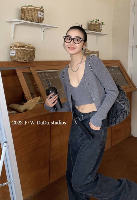 New in early autumn! [DADA] round neck single-breasted shirt + simple camisole suit 8086# ZXL