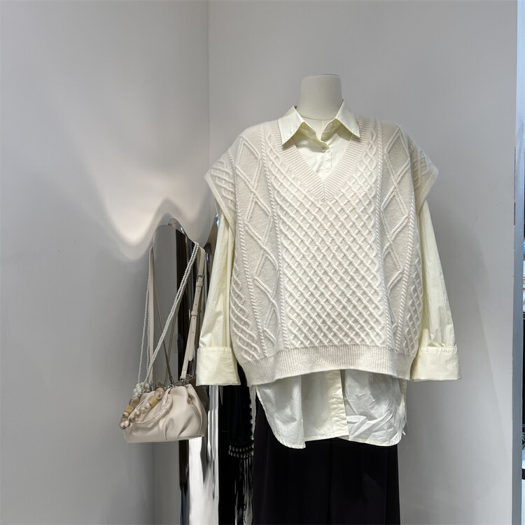 New in autumn! [COLINE] V-neck loose twist all-match vest (including 100% wool) 24338# HYY