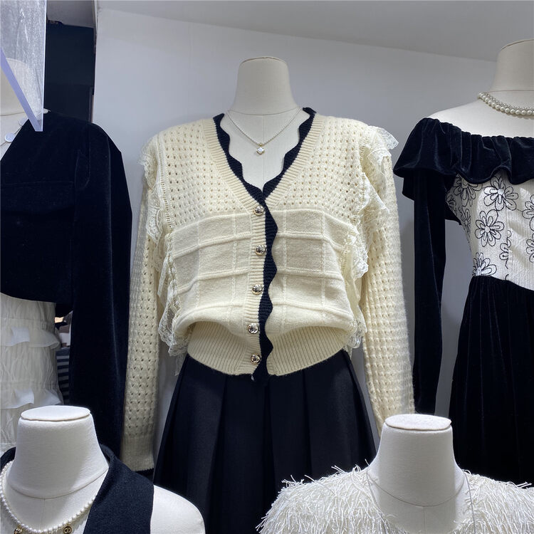 Autumn is new!【U.ME】Korean V-neck lace warm sweater 038# HJY