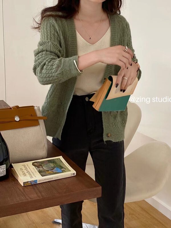 New in autumn!【ZINGSTYLE】V-neck single-breasted solid color simple knitted cardigan 82150# HBX