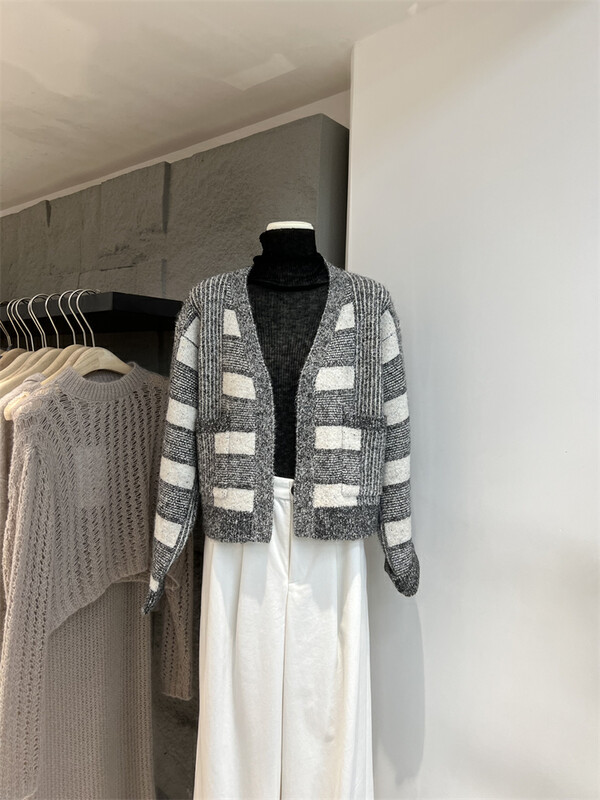 New in autumn! [COLINE] Plaid V-neck loose wool knitted cardigan (including 8% wool/2% alpaca) 2477B# HYY
