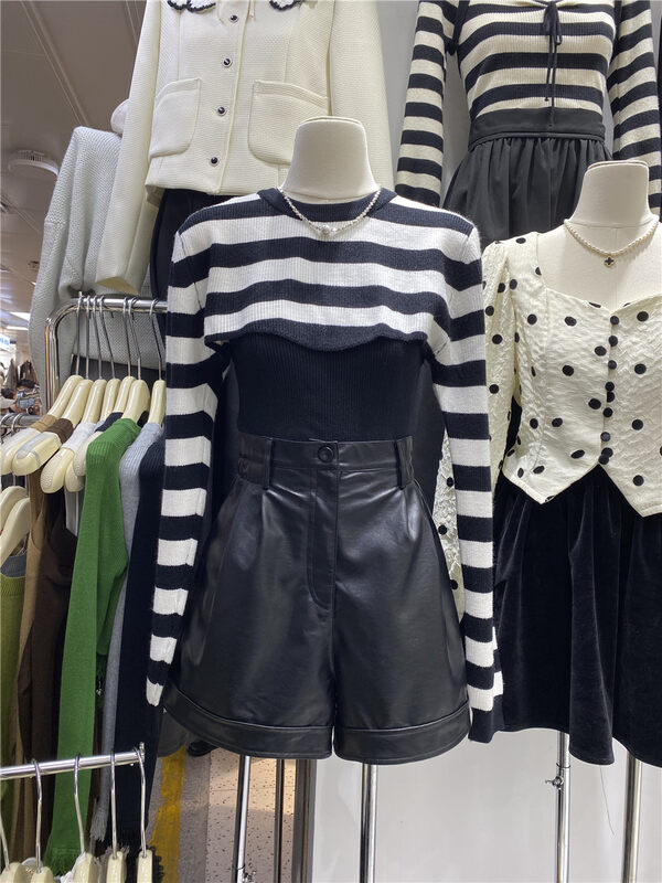 Autumn is new! [U.ME] Korean striped round neck sweater + simple solid color vest suit 035# HJY