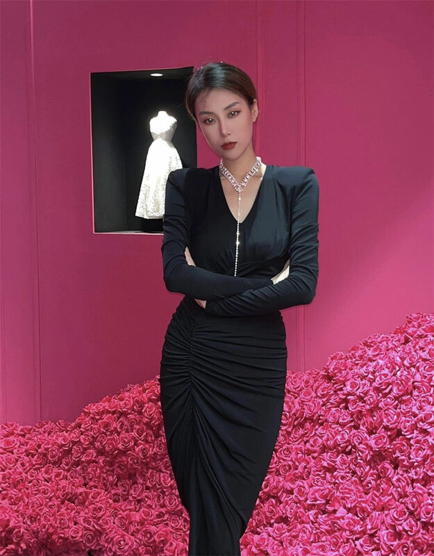 Autumn is new! [Xiye] V-neck slim solid color dress (with chain detachable) 6019# JJ