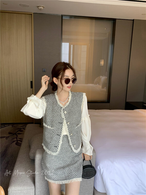 Autumn is new! [REMAIN] round neck single-breasted vest + high waist slim skirt suit 229268# XYJ