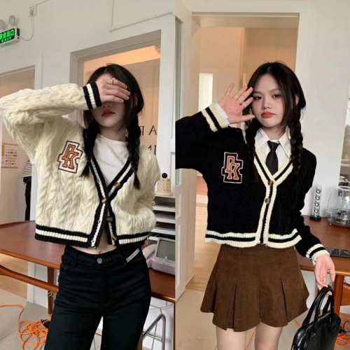 Matsumoto mourning college style knitted cardigan women's short 2022 early autumn new lazy loose retro sweater jacket