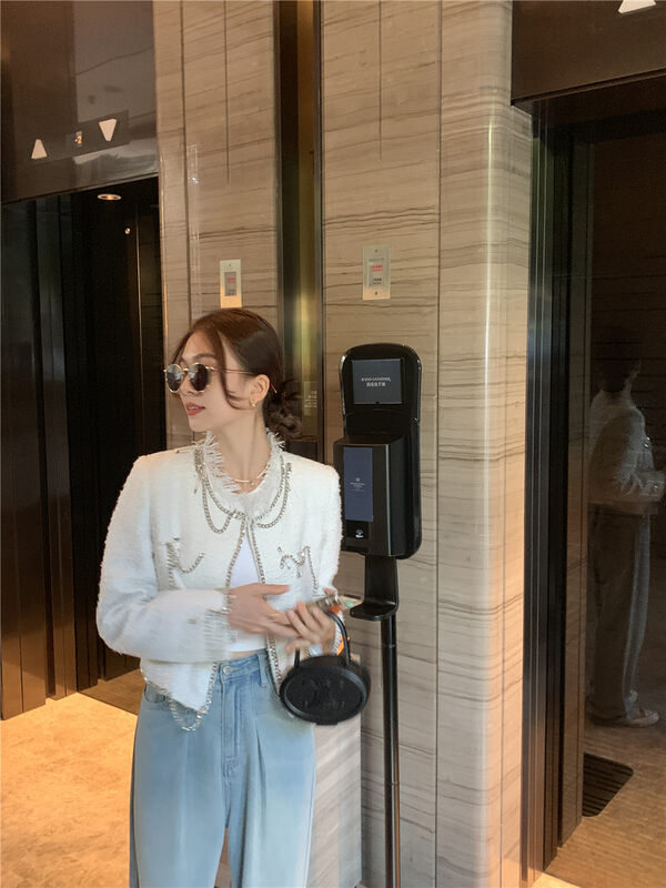 Autumn models are new! [MOSAIC] Xiaoxiangfeng Heavy Industry decorative textured short coat (chain not removable) 225108# CQW