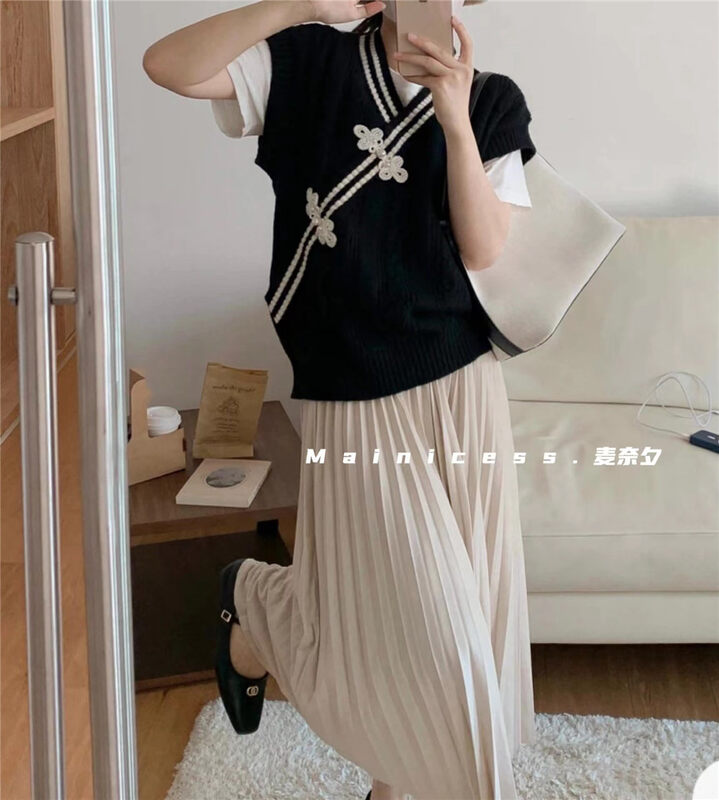 New in autumn!【MAINICES】V Neck Buckle Sleeveless Contrast Vest 66646# CLS