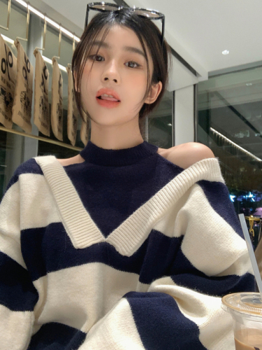 Real shot Autumn and winter new pure desire wind fake two-piece off-the-shoulder striped oversize halter neck long-sleeved sweater top women