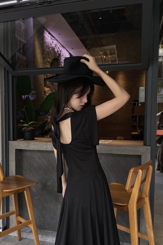[GL] Back hollow strap design waist and slim temperament dress C5058