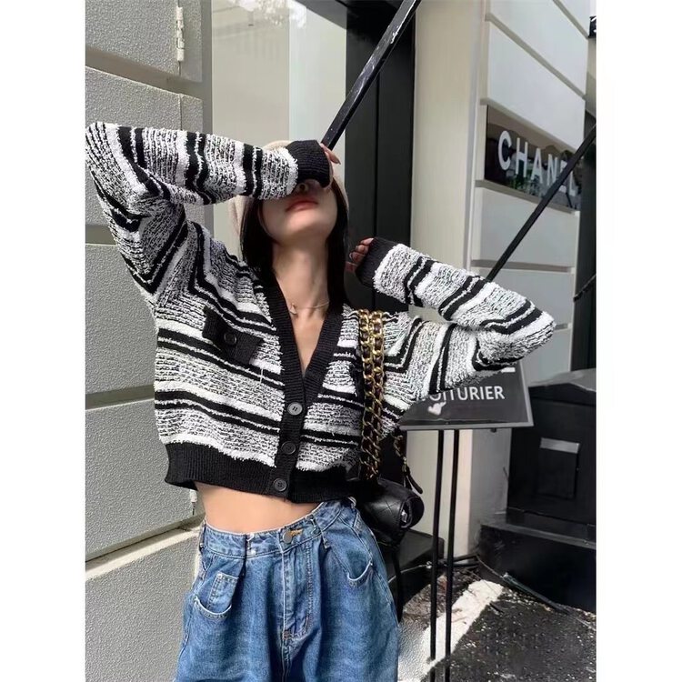 New in autumn! [BINGBING] Striped V-neck loose warm sweater 8653# XYJ