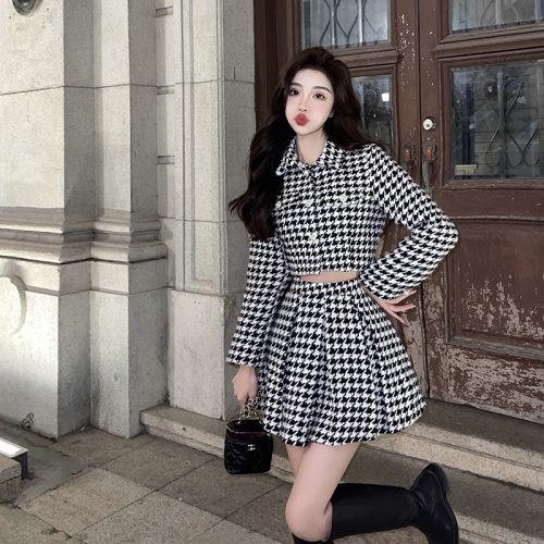 Real shot autumn and winter Hong Kong style retro chic tweed plaid short jacket + slim pleated skirt suit