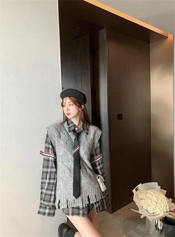 New in autumn! [BINGBING] College style vest + plaid shirt suit (with tie) 8628# XYJ