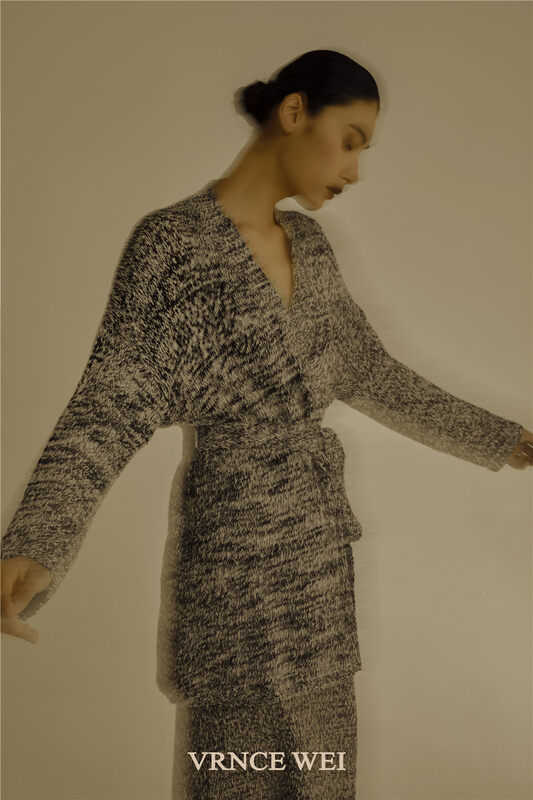 New in autumn! [VRNCE] Big-name minimalist V-neck design loose sweater (with belt) 7316A# XYJ