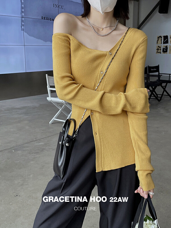 [GRACETINA HOO] Asymmetrical half off-shoulder slit knitted sweater Z872