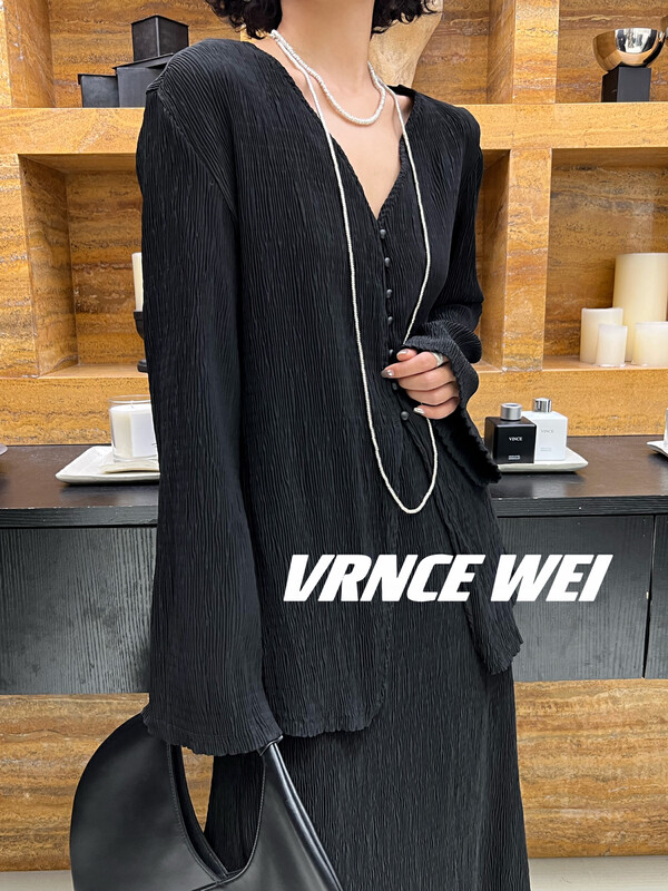 New in autumn! [VRNCE] big-name simple V-neck single-breasted shirt 5352C# XYJ