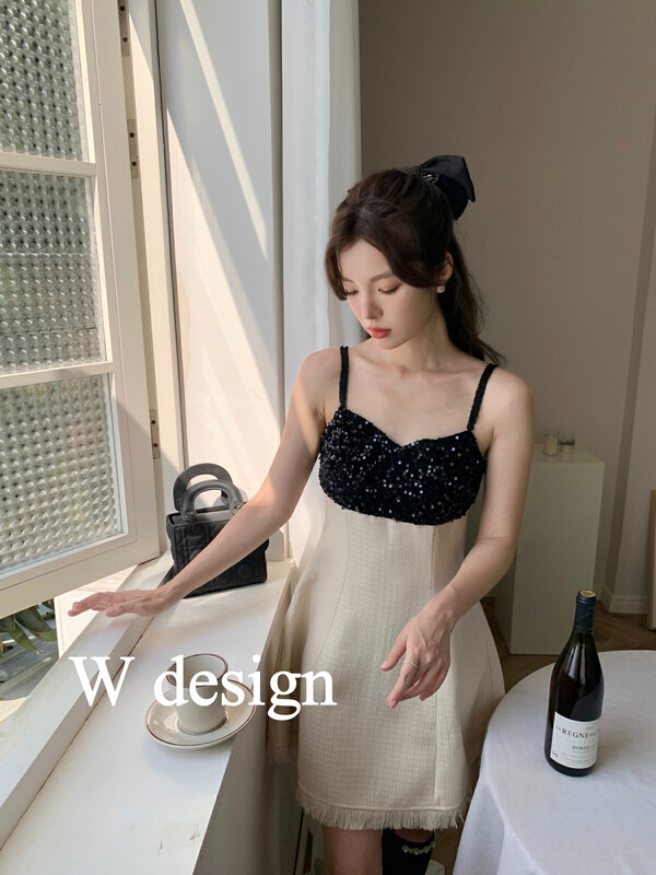 Autumn is new!【W DESIGN】Korean version of the small woman's temperament small fragrance stitching velvet sequin suspender dress 4933# WPL