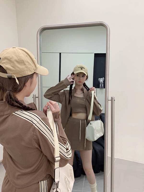 New in autumn! [JULIA] hooded zipper short jacket + simple camisole + striped skirt suit 1238# PCZ