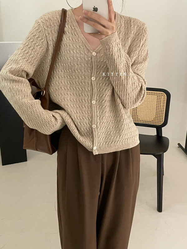 【KITTIN】Korean version of age-reducing small twist knitted cardigan 1357