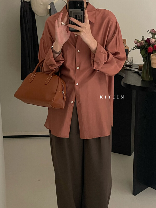 [KITTIN] Autumn glossy simple silhouette shirt 8609FW